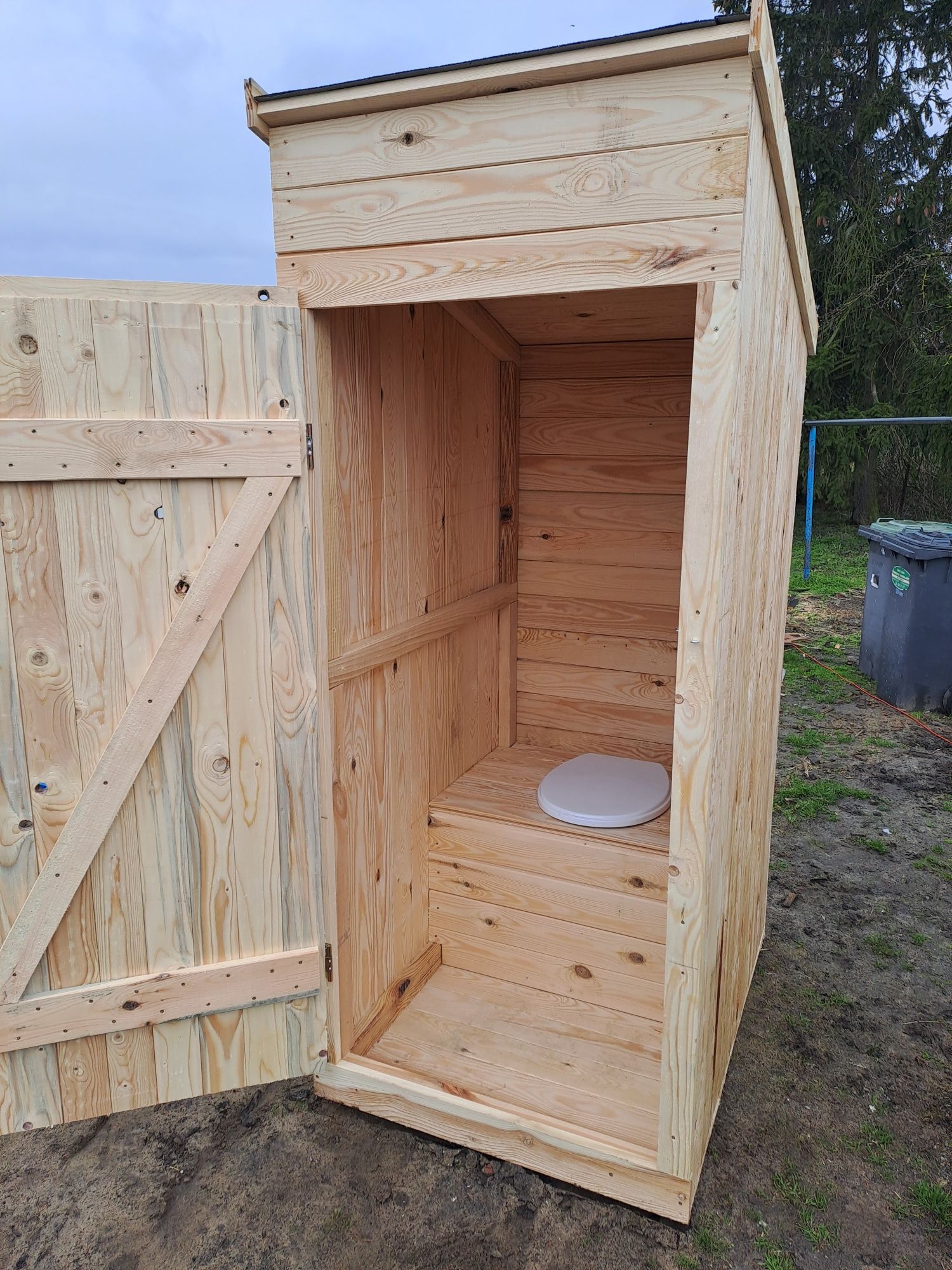 Wc, wychodek, toaleta drewniana
