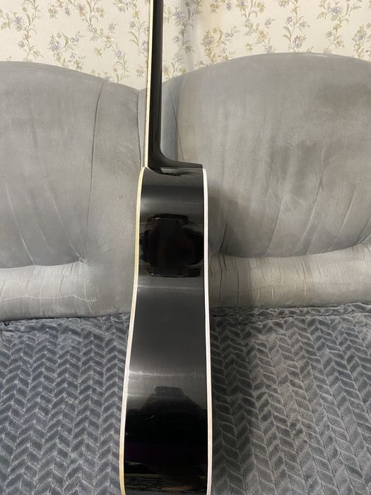 Гітара, майже нова