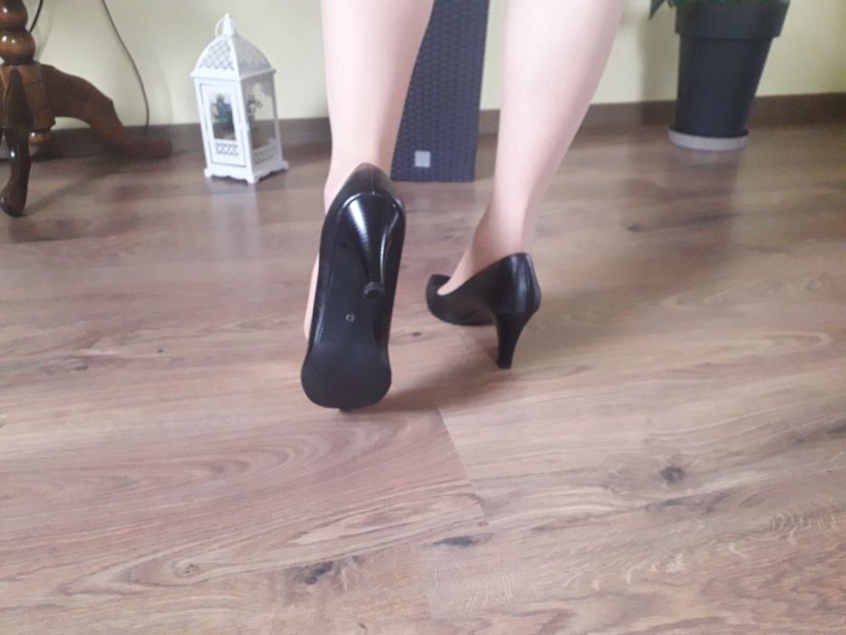 Buty na obcasie-nowe.