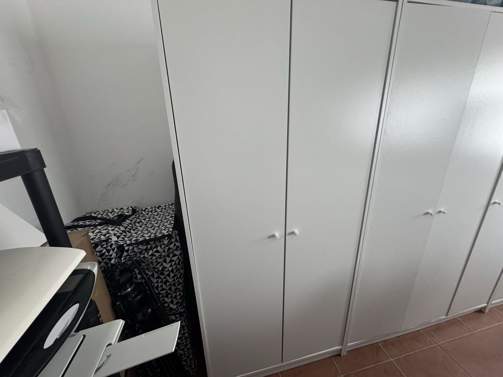 Roupeiros ikea usados