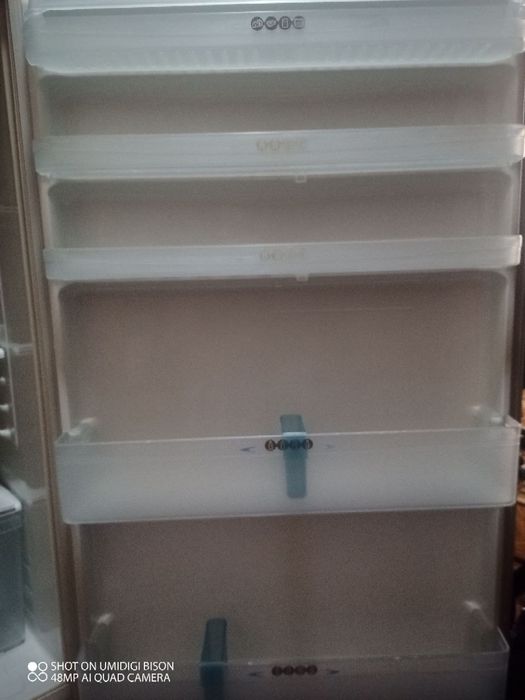 Холодильник Sharp на 535 літрів