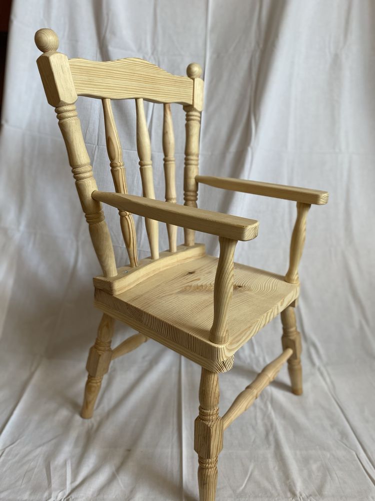 Дитяче, деревʼяне крісло ручної роботи