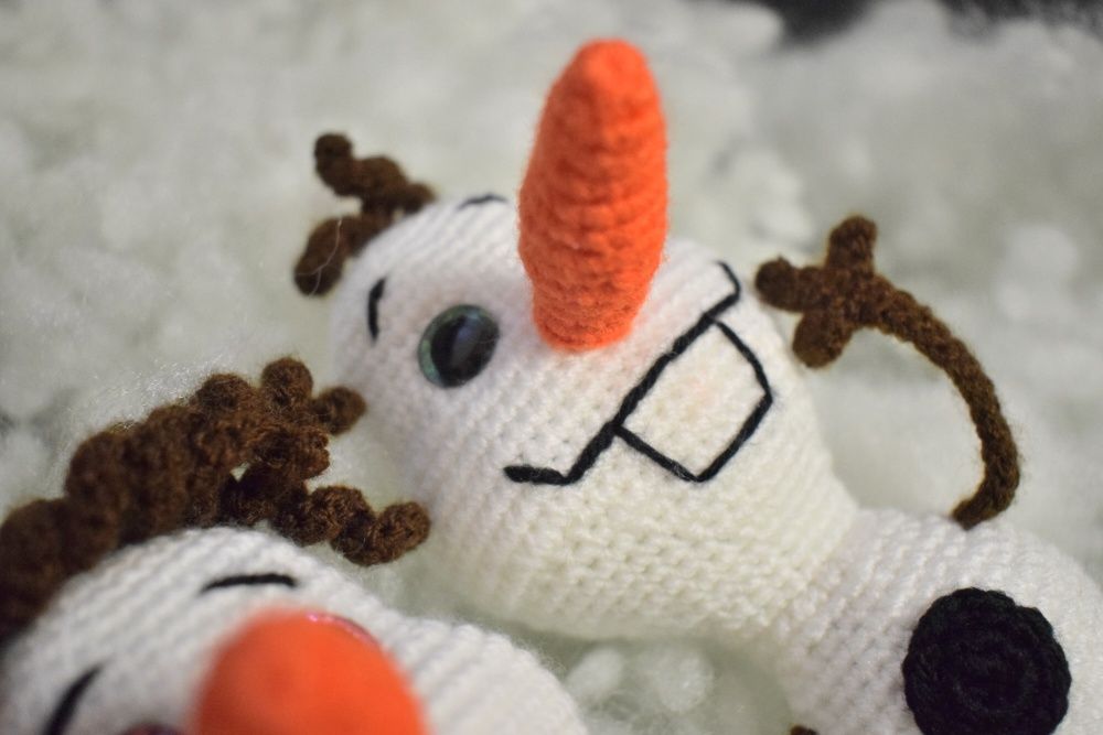 Сніговик Олаф (Olaf) м'яка іграшка в'язана гачком (amigurumi)