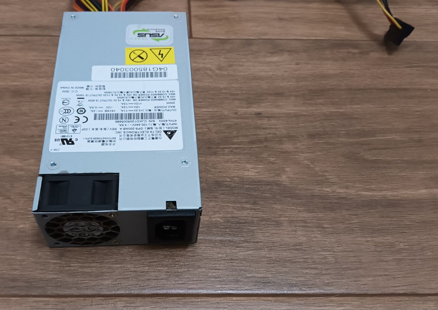 Fonte de alimentação pequena SFX para PCs SFF com 190W