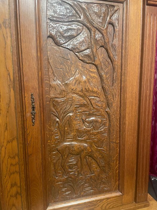 Witryna kredens szafa drewniana z motywami jeleni i lasu