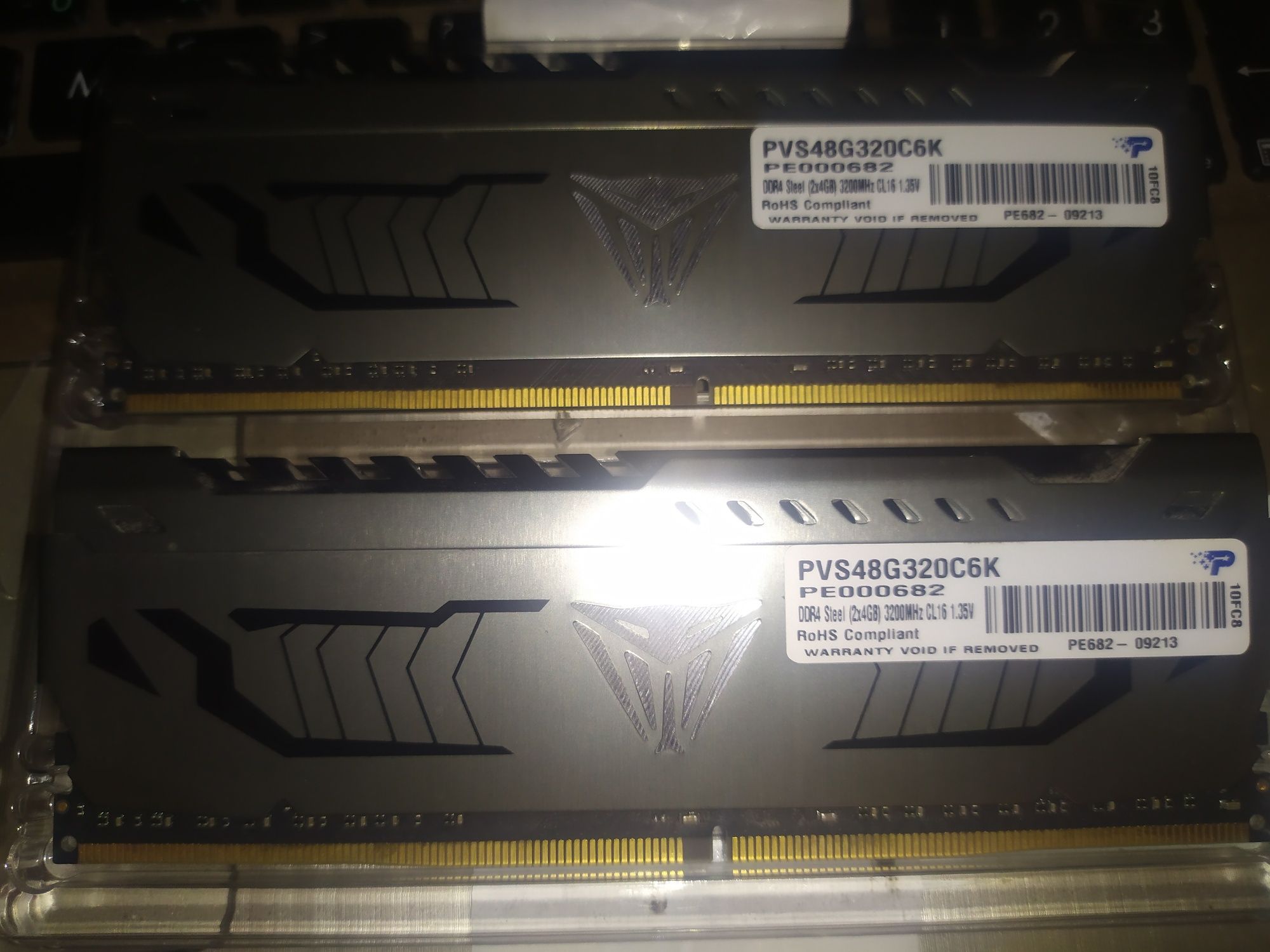 Оперативна пам'ять Patriot DDR4-3200 8192MB PC4-25600 Viper Steel (PVS