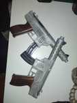 Pistolas de brincar pintadas
