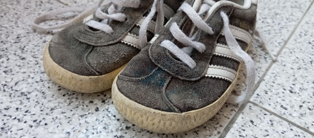 Sapatilhas adidas 25