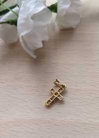 Krzyż krzyżyk złoty zawieszka wisiorek złoto 585 cyrkonie komunia