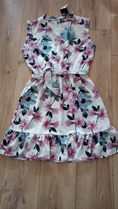 Sukienka w magnolie rozm XXL