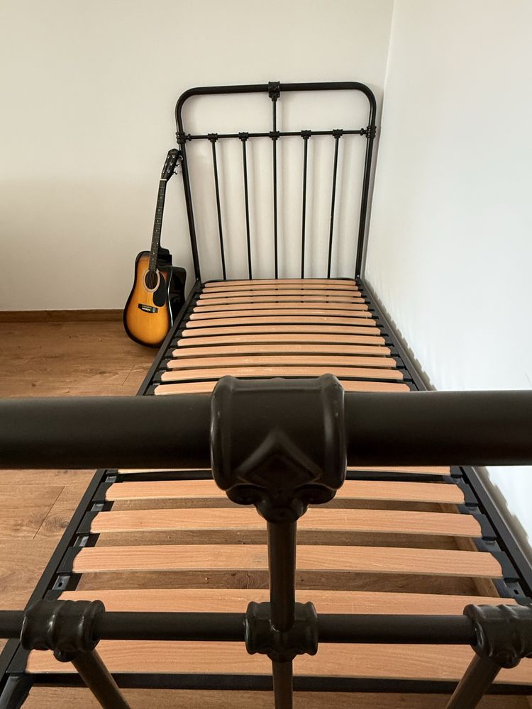 Cama antiga em ferro