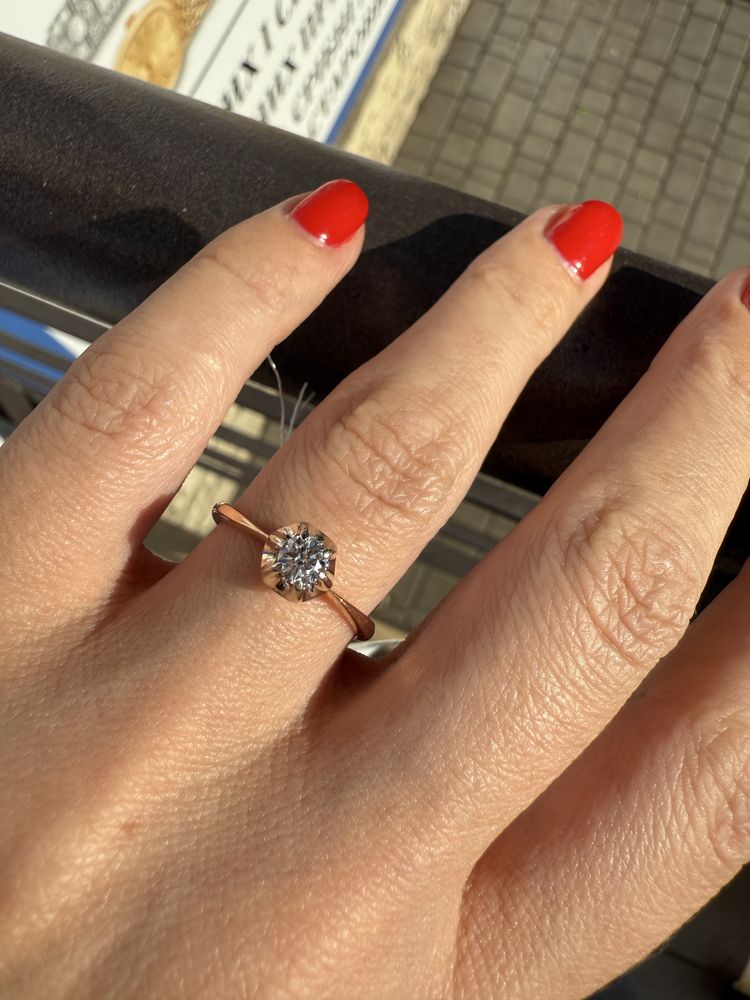 Золотое кольцо с бриллиантом 0,24Ct/1-5
