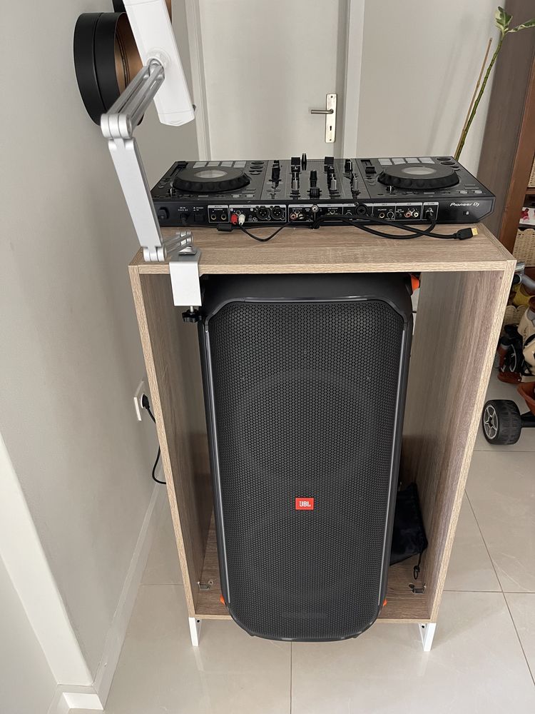 Alugo coluna Jbl partybox 710