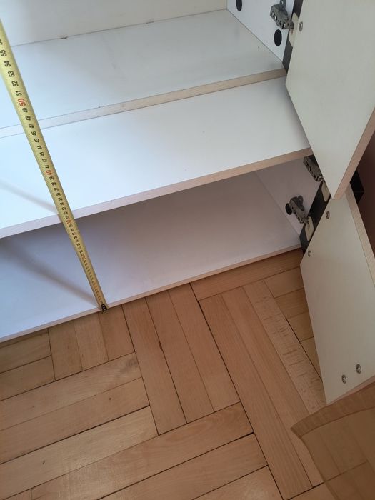 Zestaw białych mebli do salonu