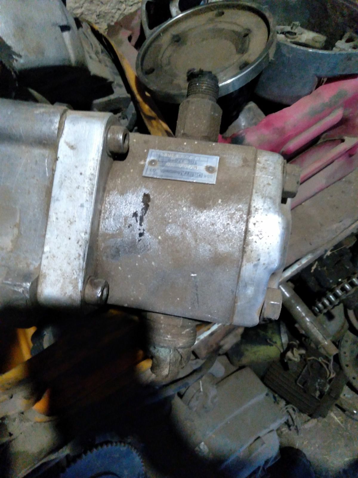 Насос НШ DDR Orsta Hydraulik 03 tgl 37069  от комбайна Fortschtritt