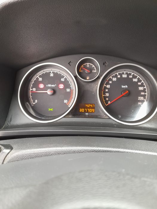 Opel  Zafira b 1.7 2010