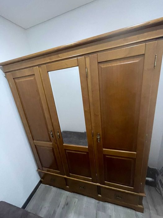 Armário Roupa em Madeira de Carvalho