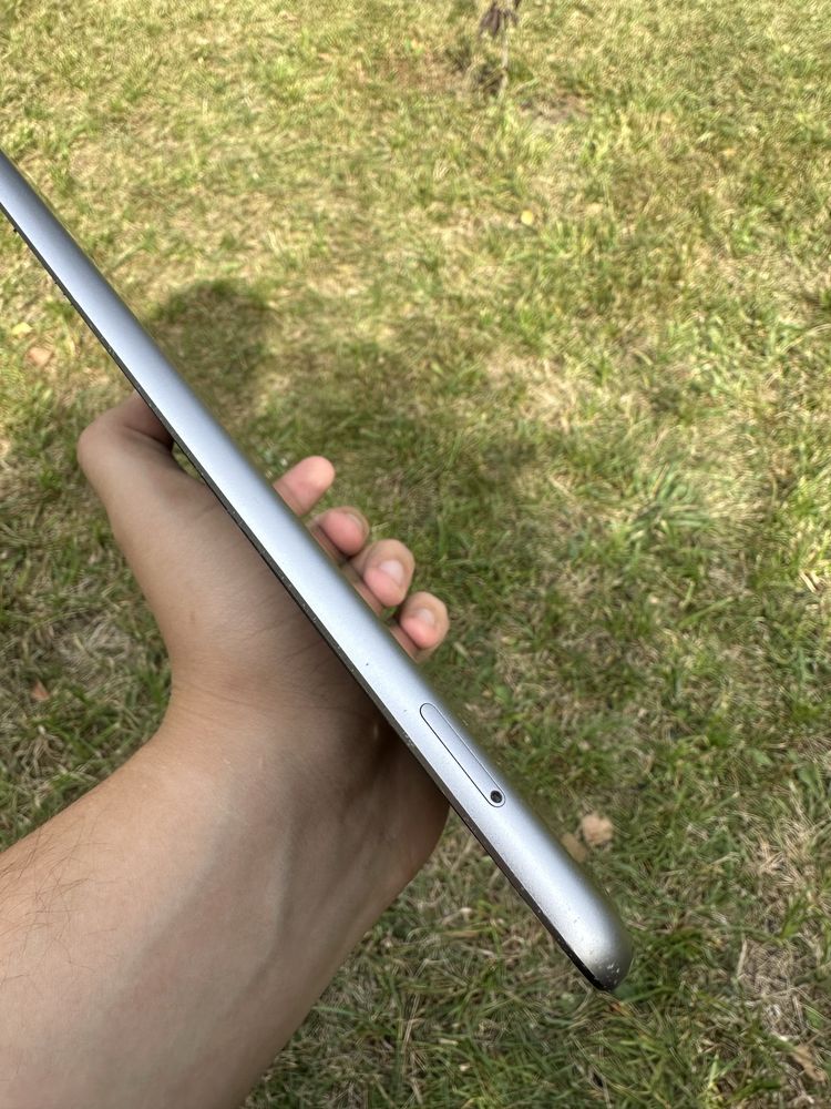 Планшет Apple iPad 6 LTE  9,7" Айпад 6