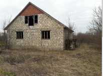 Продам земельну ділянку з коробкою біля ставка