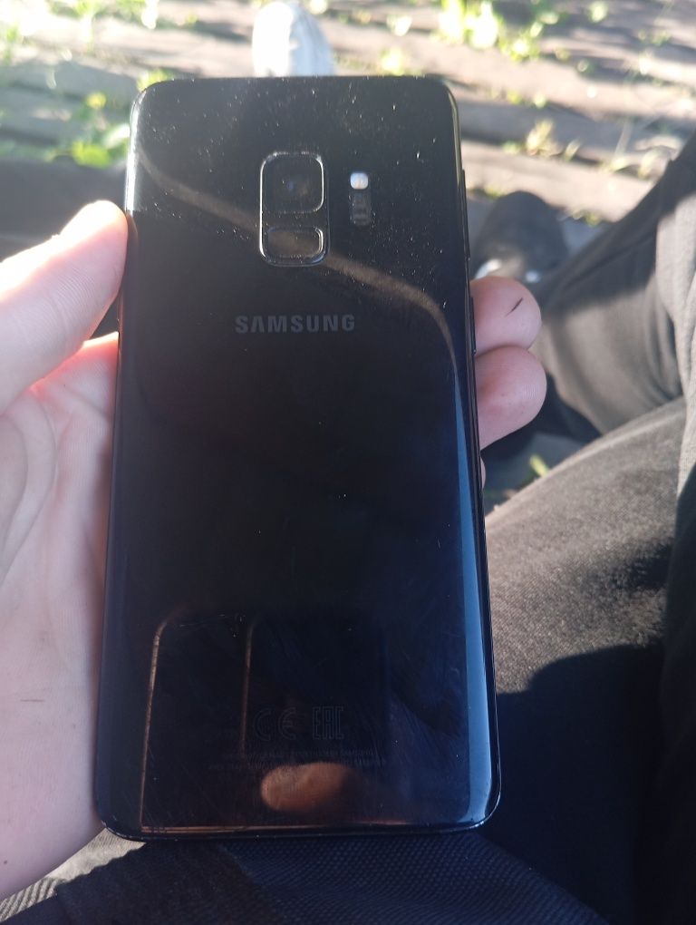 Телефон Samsung s9