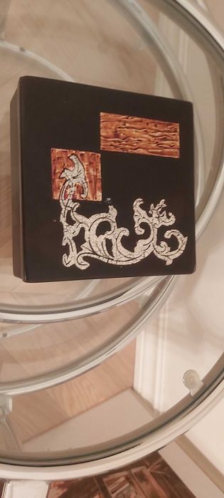 Kasetka z laki chińskiej