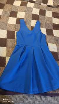 Śliczna niebieska sukienka r. S, M stan bdb