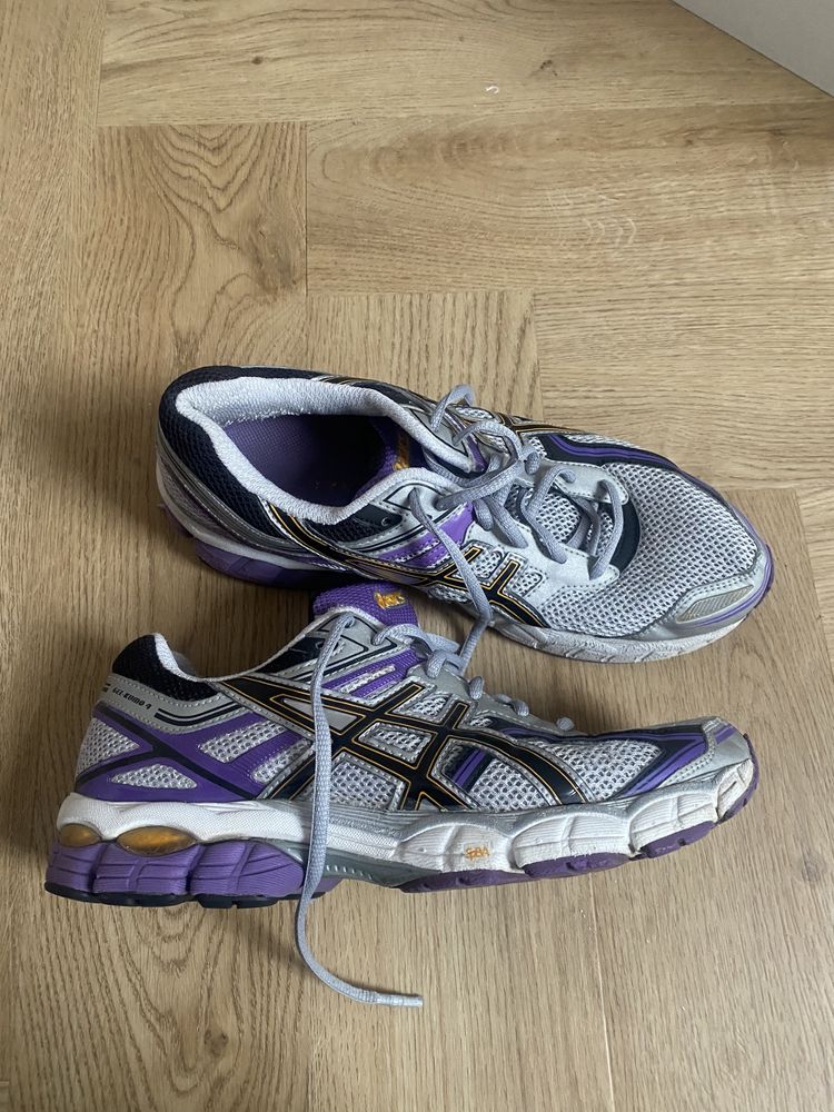 Buty vintage Asics rozm. 40