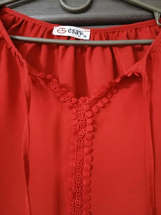 Дуже красива і стильна блуза червоного кольору