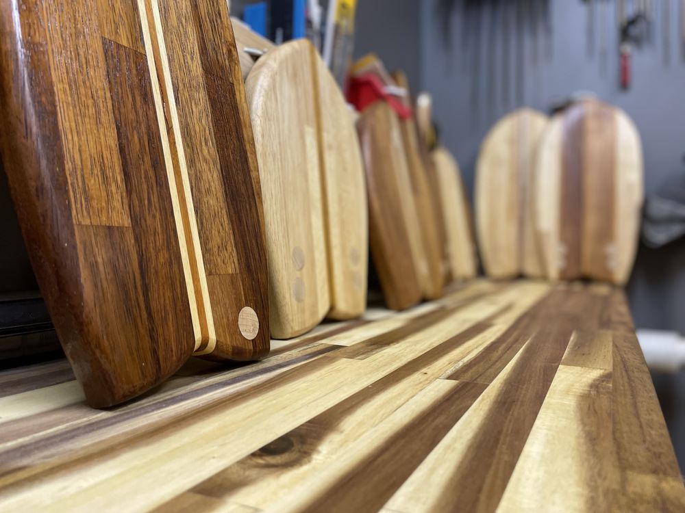 Deska surfingowa do krojenia z drewna egzotycznego solidna
