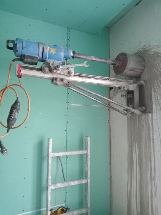 Алмазное сверление отверстий под вытяжку в бетоне Киев и область