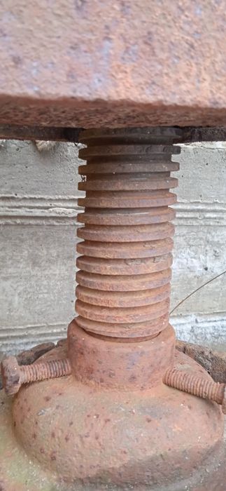 Механічній гвинтовий пресс великий