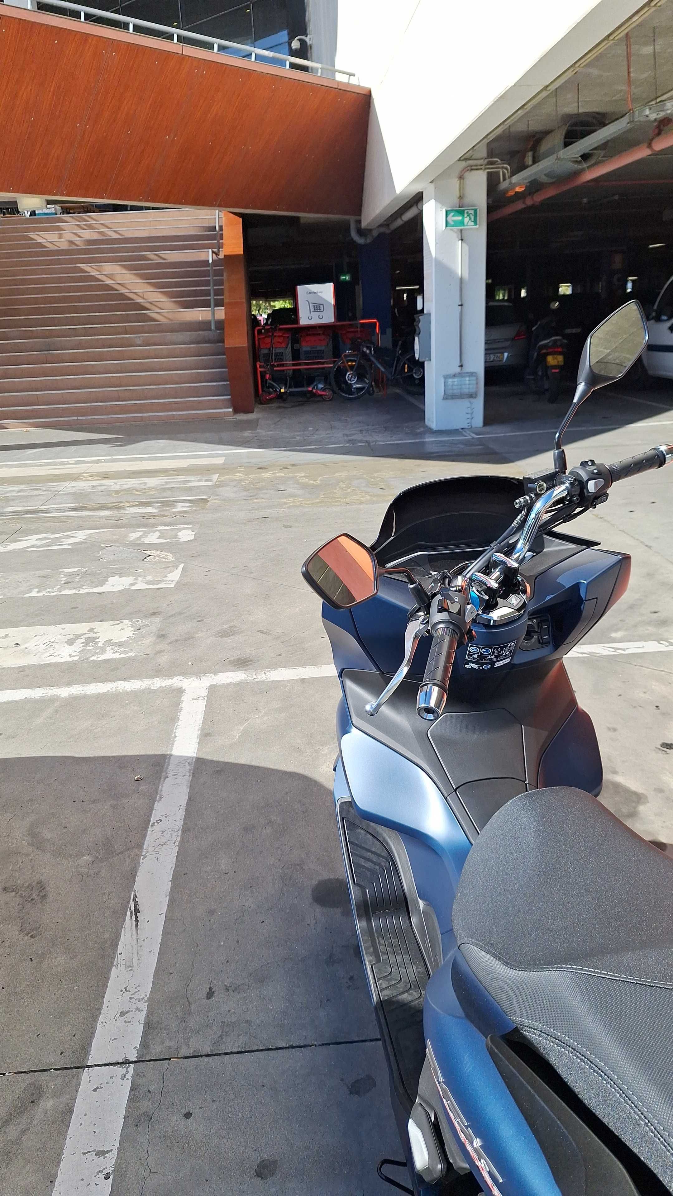 Pcx 125cc modelo 2024 com nova