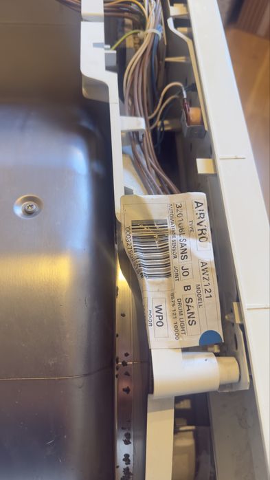 Suszarka Whirlpool wywiewowa AWZ 121