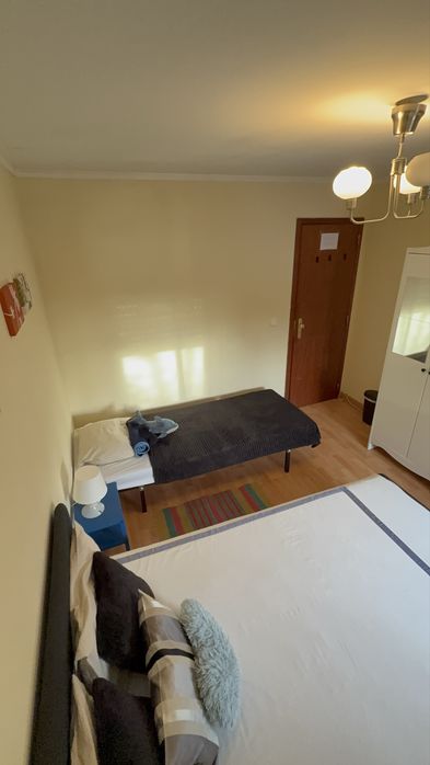Quarto p casal c/s filho em Queluz a 600 m estação entrada 11/12