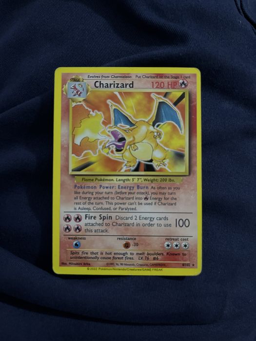 Carta pokemon original.