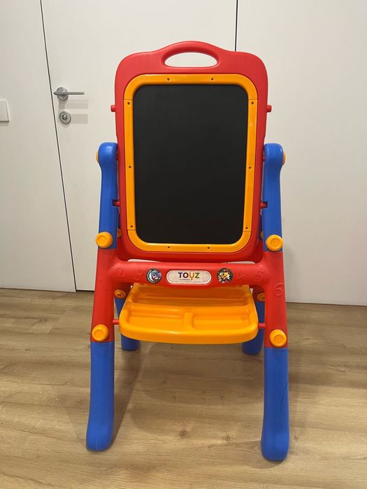 Детский мольберт в идеальном состоянии