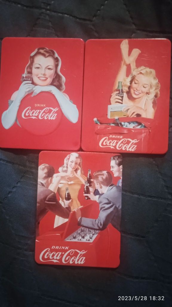 Magnesy Coca Cola 5 sztuk 

Wymiary 8 x 6 cm 

Stan b dobry

Cena za 6