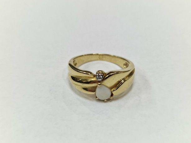 Złoty pierścionek damski/ 585/ 5.13 gram/ R19/ Opalit/ Brylant