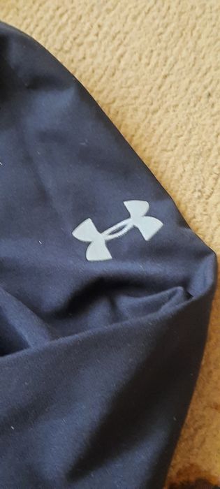 вітровка фірми Under Armour
