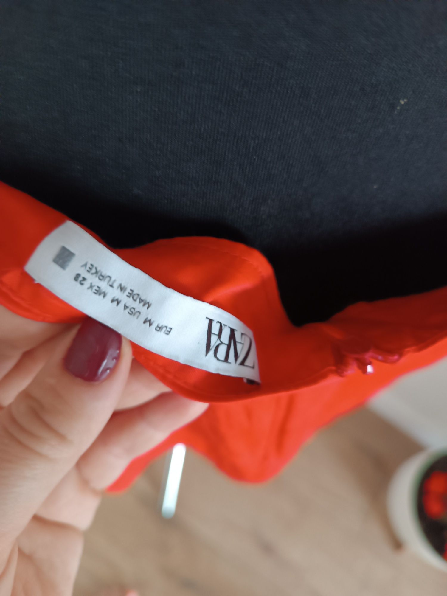 Piękna czerwona sukienka Zara