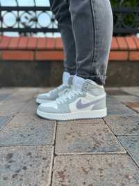 Кросівки Nike Air Jordan 1 Retro Mid 'Wolf Grey' (40)