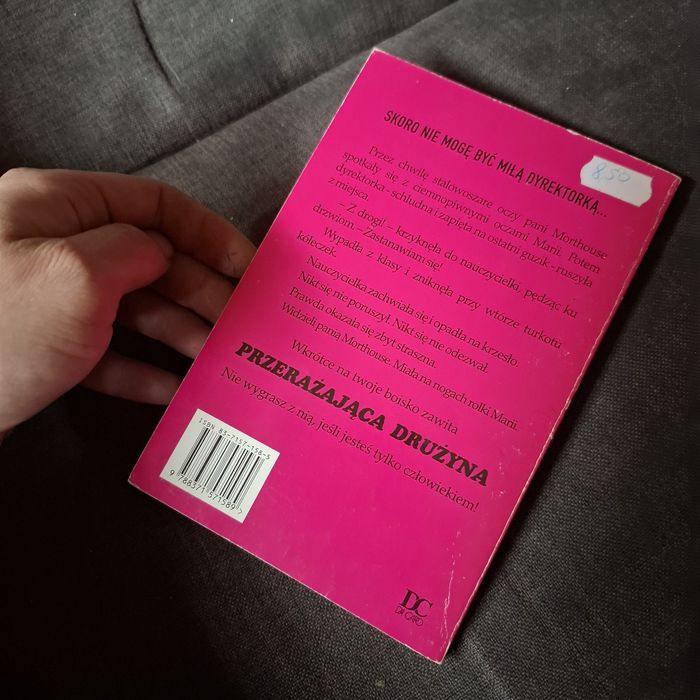 Szkoła przy cmentarzu Oddaj mi moje ciało Tom.B Stone