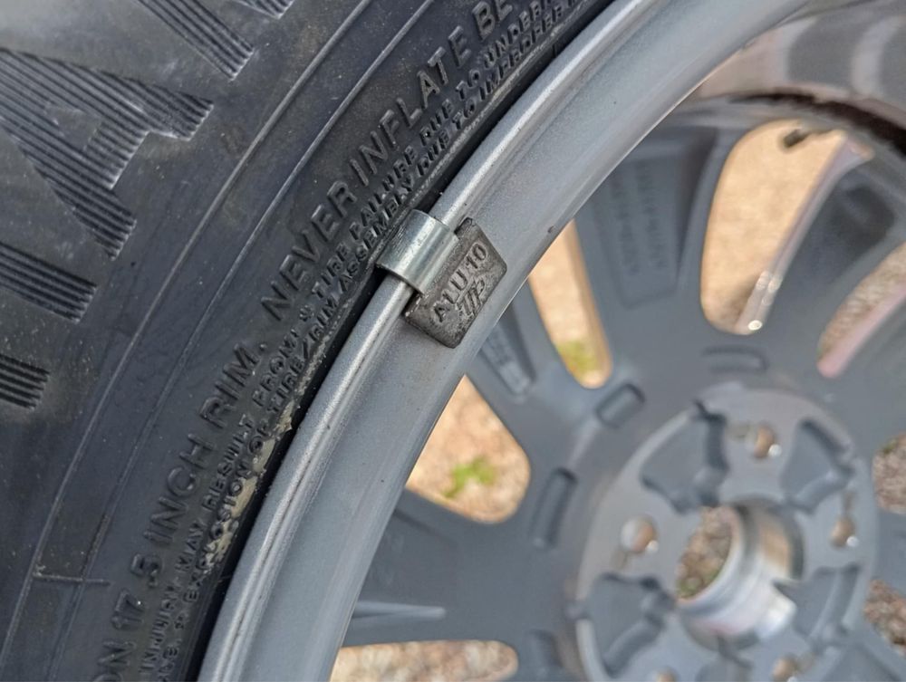 Alufelgi z oponamj 6.5x17 suzuki s cross