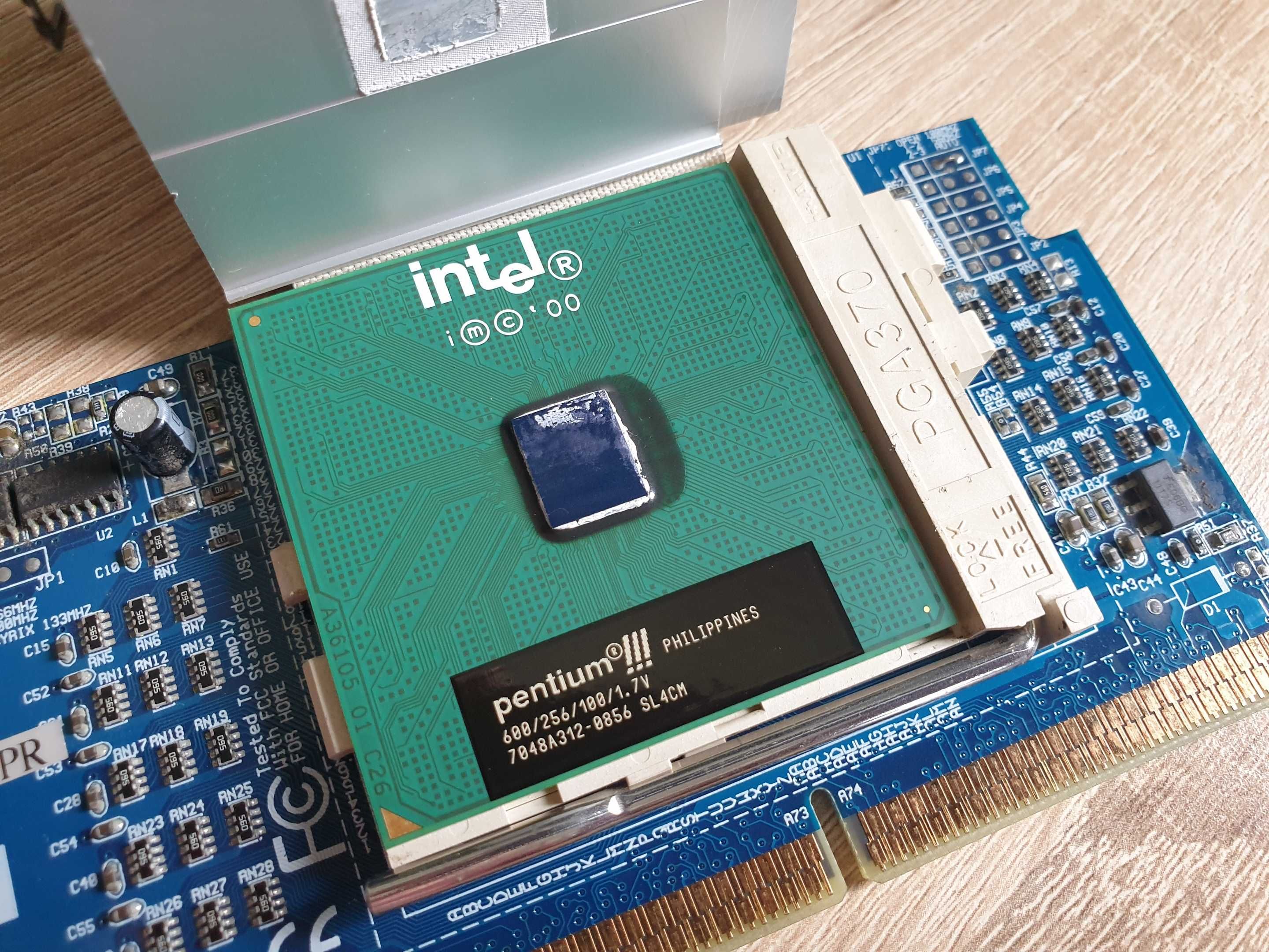 Gigabyte GA-6R7PR REV 1.1 Intel Pga Socket 370 + Intel Pentium III 3