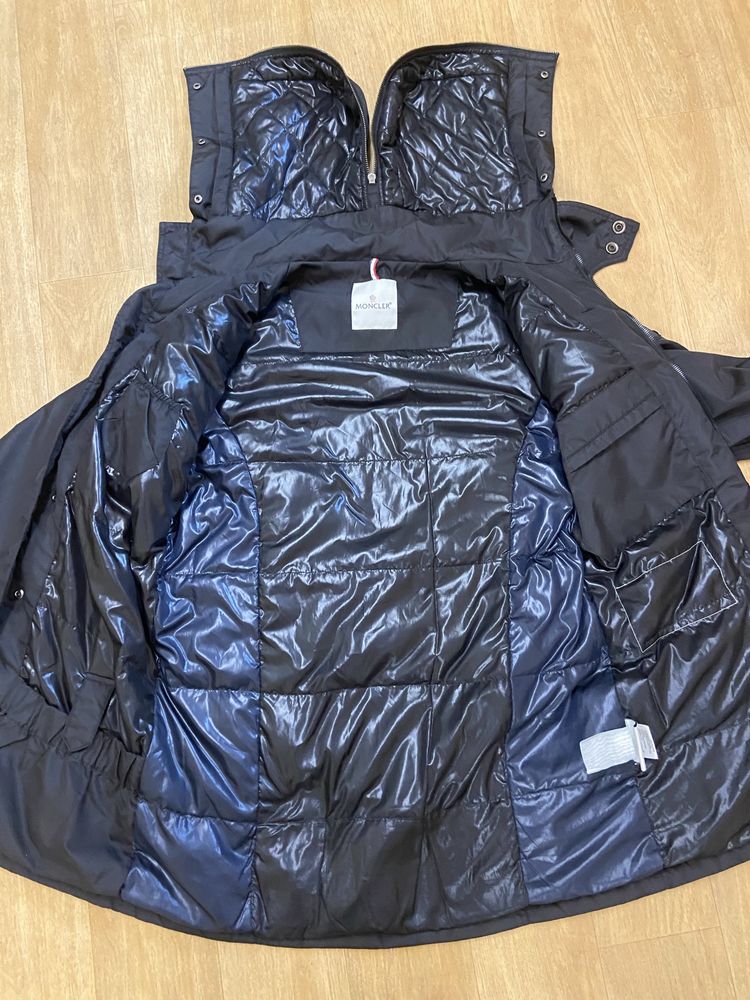 продам курточку moncler