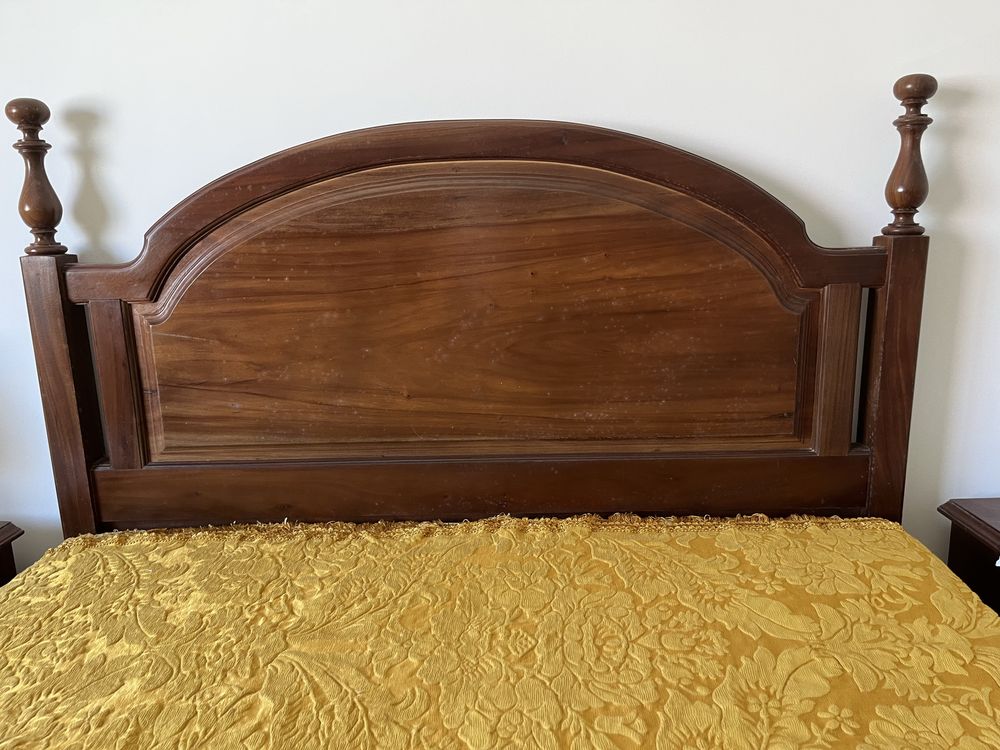 Conjunto cama e cabeceira
