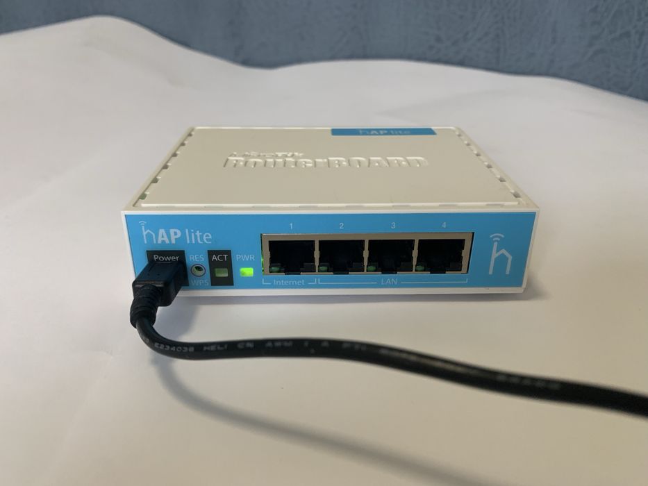 Продам Wi-Fi Роутер Mikrotik hAP lite RB941-2ND classic