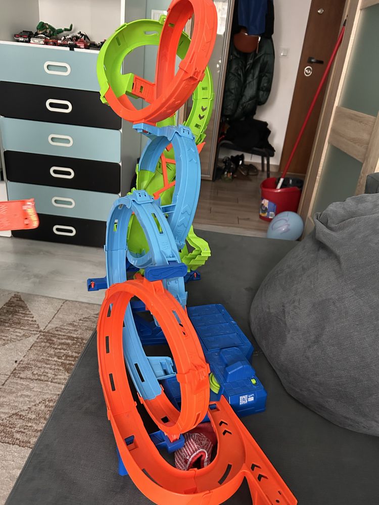 Tor Hot Wheels Action Poczwórna pętla kraks HXR70
