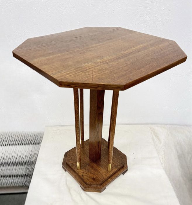 Kwietnik stolik dębowy.