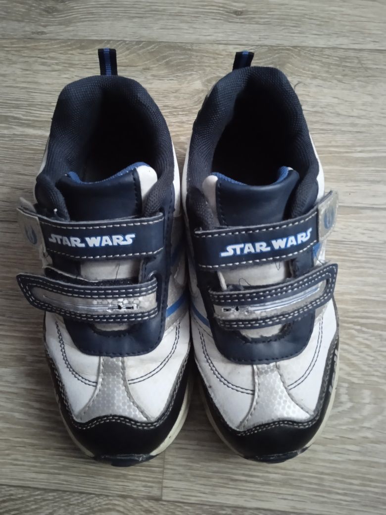 Buty 32 koło domu